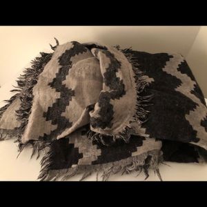 Aritzia Accessories - Wilfred Diamond Mosaic Blanket Scarf Aritzia Accessories - Wilfred Diamond Mosaic Blanket Scarf
